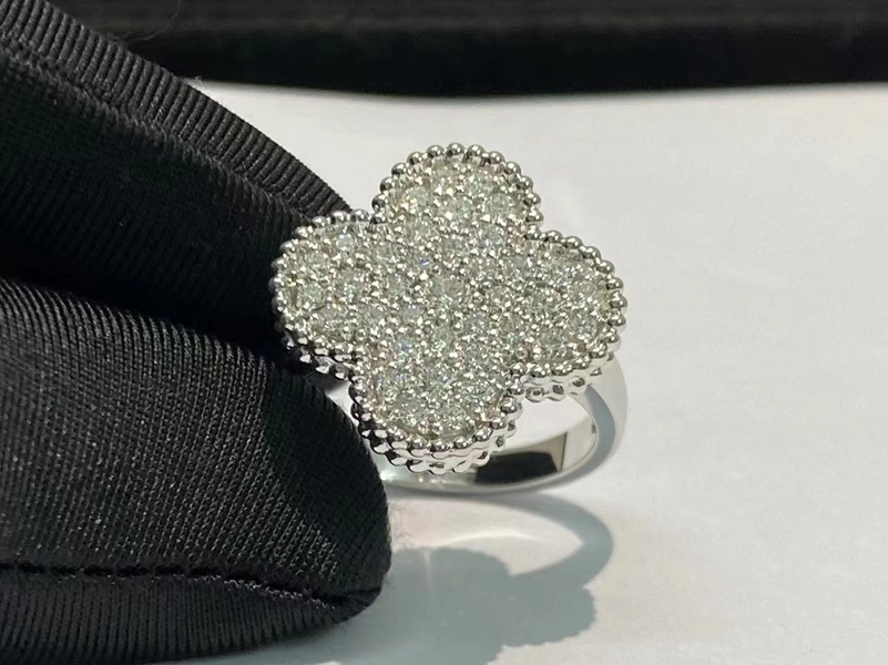 China best 18K Gold Diamond Ring on sales