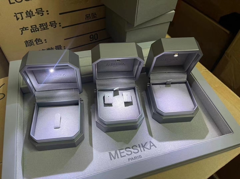 China best 18K Gold Diamond Earrings on sales