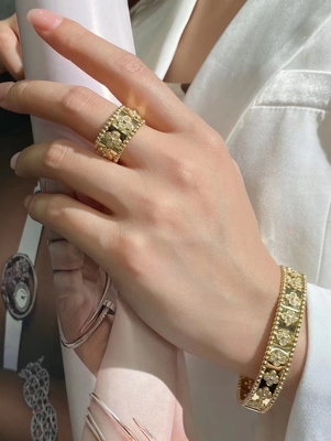 Custom Brand Perlée clovers bracelet small model 18KT yellow gold Diamond luxury gold bracelet