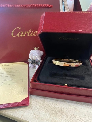 Luxury 18K Gold Sapphire Bracelet Custom Prong Setting Hammered Jewelry Box Fine Workmanship
