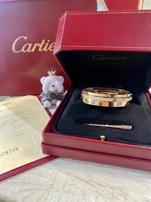 Luxury 18K Gold Sapphire Bracelet Custom Prong Setting Hammered Jewelry Box Fine Workmanship