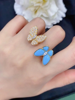 Luxury Sparkles 18K Gold Diamond Ring Diamond Round Cut With Blue Stone