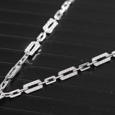 Luxurious 18K Gold Necklace With Diamonds High Durability Custom Jewelry OEM
