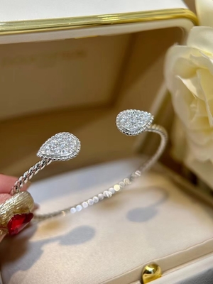 Excellent Polish 18K Gold Diamond Jewelry Handmade Unique Design