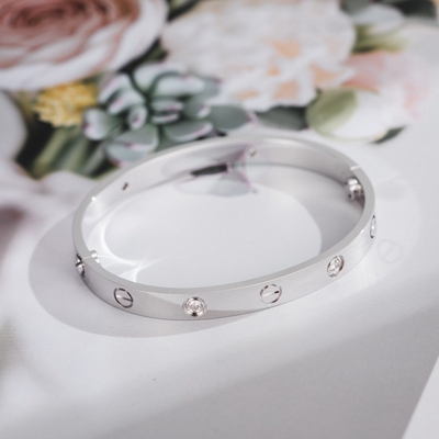 Elegant 18k Gold Brand Love Bracelet Gift Box Packaging Custom Jewelry Lightweight