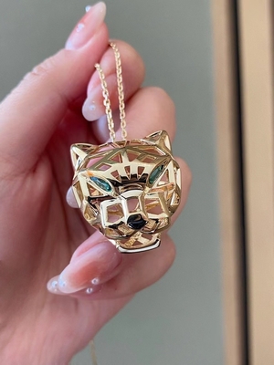 Custom 18K Jewelry 18K Yellow Gold Brand Tiger Pendant With Emerald Eyes
