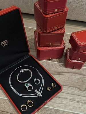 Luxurious jewelry manufacturer Custom Weight Excellent Polish Various Cuts and Colors Available