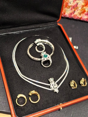 Luxurious jewelry manufacturer Custom Weight Excellent Polish Various Cuts and Colors Available