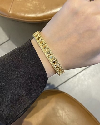 Polished Finish 18K Gold Diamond Bracelet Prong Setting Master Jewelry Supplier