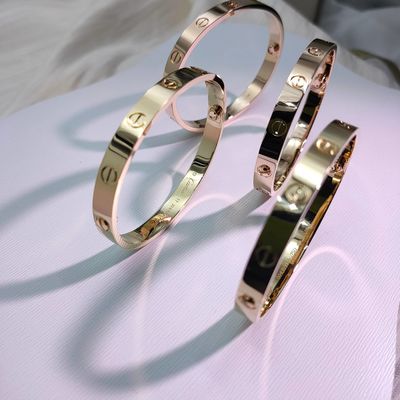 18K Gold Classic Model LOVE Bracelet Medium Size 6.1mm Width Original Fastening System with Two Screws and Screwdriver