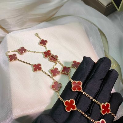 Handcrafted HK Setting Jewelry Elevating Diamond Beauty with Secure Prong Settings