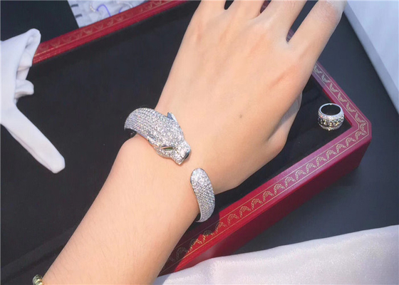 Brandjewelry 18k white gold Panthere de Brand bracelet 706 diamonds