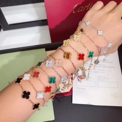 luxury pearl jewelry Charming 18K Gold Custom Brand Jewelry , Vintage  Bracelet 5 Motifs Custom Brand copy jewelry