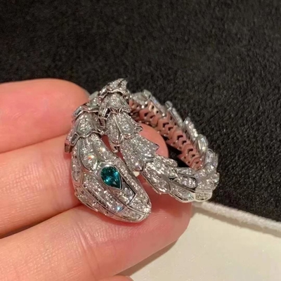 ISO9001 Vvs Diamond 18K Gold Diamond Ring Luxurious Jewelry