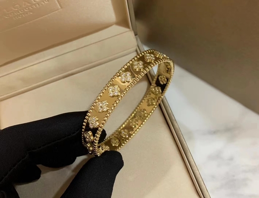 18K White Gold Perlee Signature Van Cleef & Arpels Bracelet Medium Model