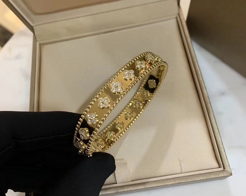 18K White Gold Perlee Signature Van Cleef & Arpels Bracelet Medium Model