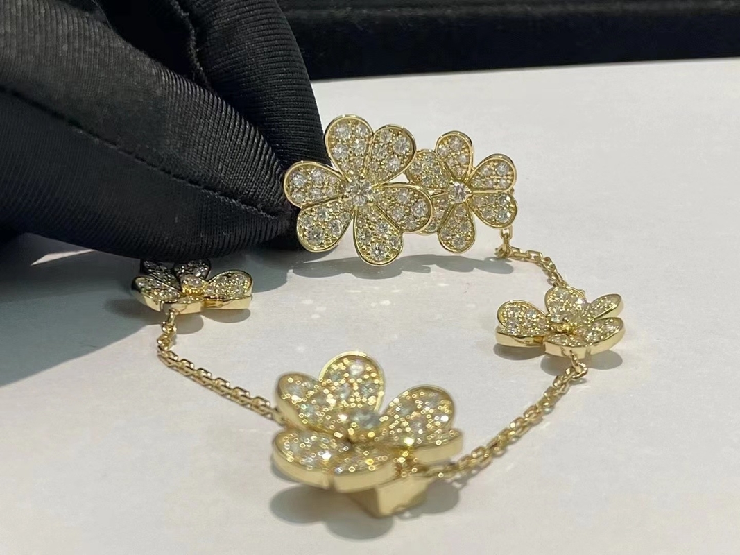 18K Gold Luxury Diamond Jewelry Van Cleef And Arpels VCA Frivole Bracelet 5 Flowers