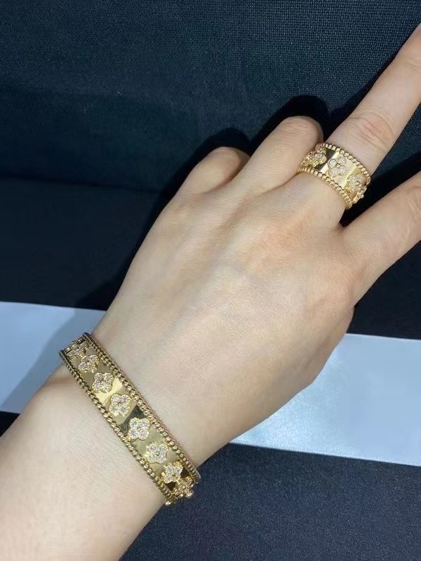 Van Cleef And Arpels Perlee Clovers Bracelet Women 18K Gold Diamond Bracelet