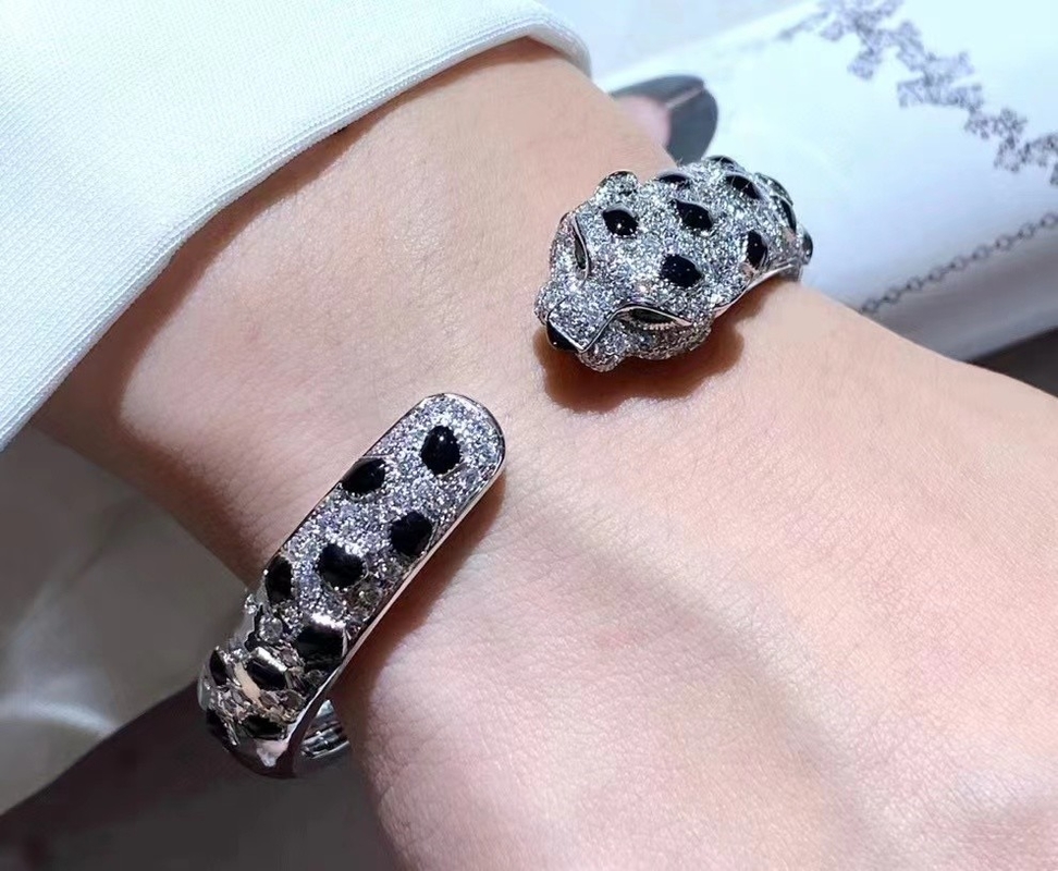 White Gold Panther Brand Diamond Bangle Onyx Emeralds Brilliant Cut Diamonds