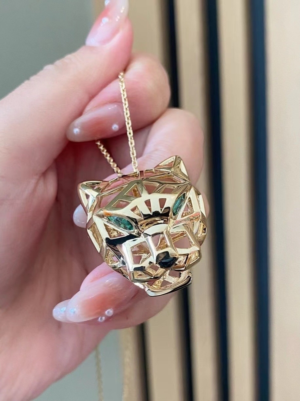 Custom 18K Jewelry 18K Yellow Gold Brand Tiger Pendant With Emerald Eyes
