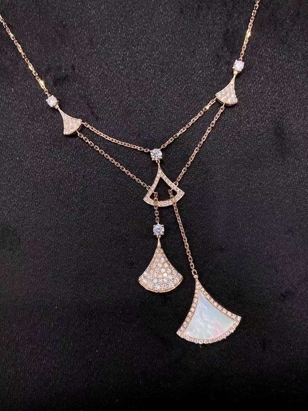 Customized 18K Gold Diamond Jewelry with Excellent Polish and Certified Gemstone