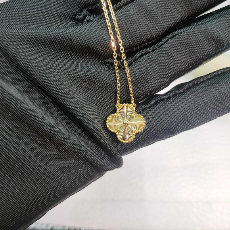 Custom Brand Jewelry Real 18k Gold Magic  necklace, 1 motif  from France