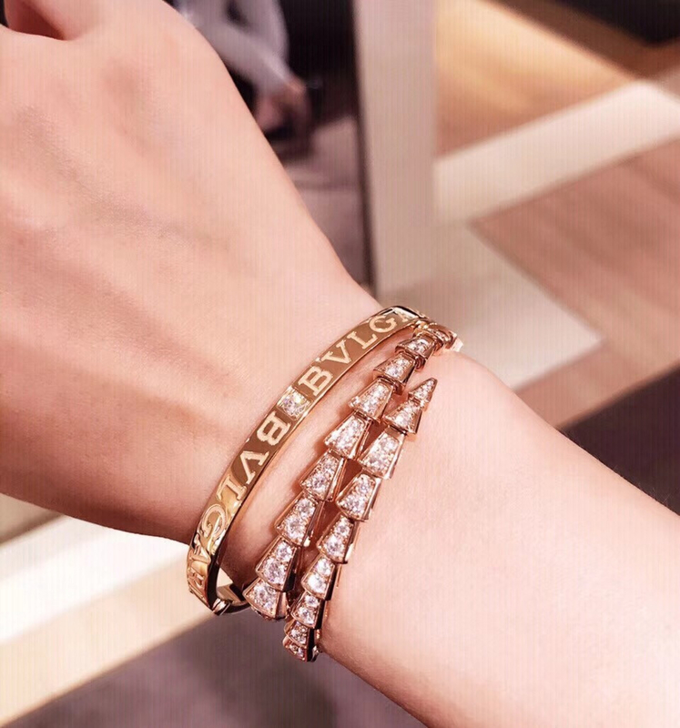 Fashion 18K Gold Charm Bracelet Custom Made With Diamond And Gemstone