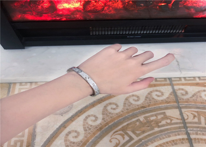 Luxury 18K Gold Diamond Jewelry , Brand Diamond Paved Love Bracelet