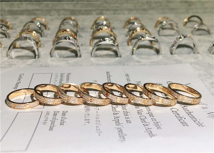 Sophisticated 18K Gold Diamond Ring , Customized Brand Love Wedding Ring