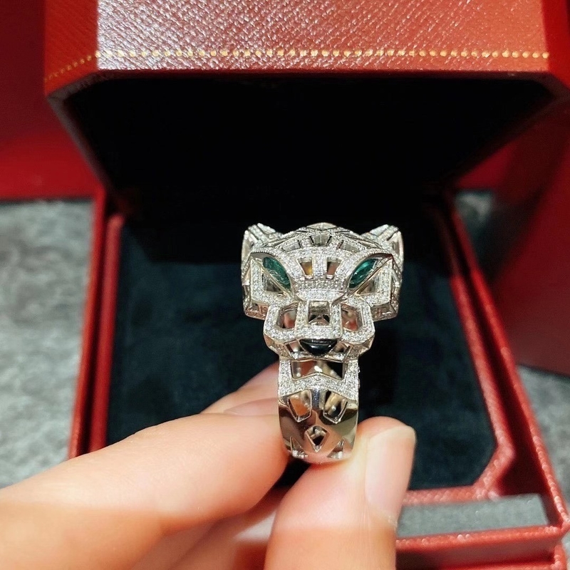 Au750 Brand Ring 392 Brilliant Cut Diamonds 1.18 Carat With 2 Emeralds