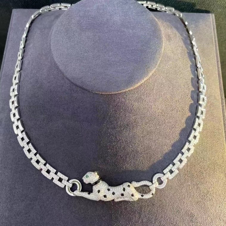 The luxury jewelry PanthèRe De Brand Necklace White Gold Diamonds Emeralds Onyx luxury jewelry brands